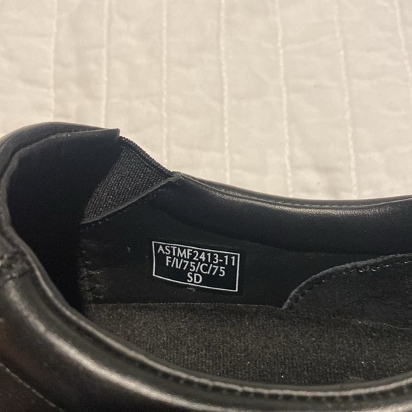 Red Wing Slip Resistant Oil Resistant Shoes - Picture 5 of 8